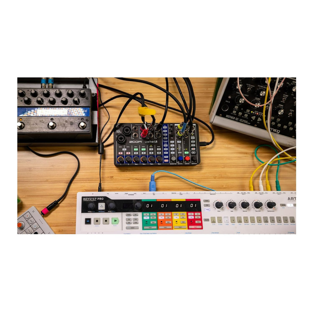 LiveTrak L6 Mixer/Recorder Y986