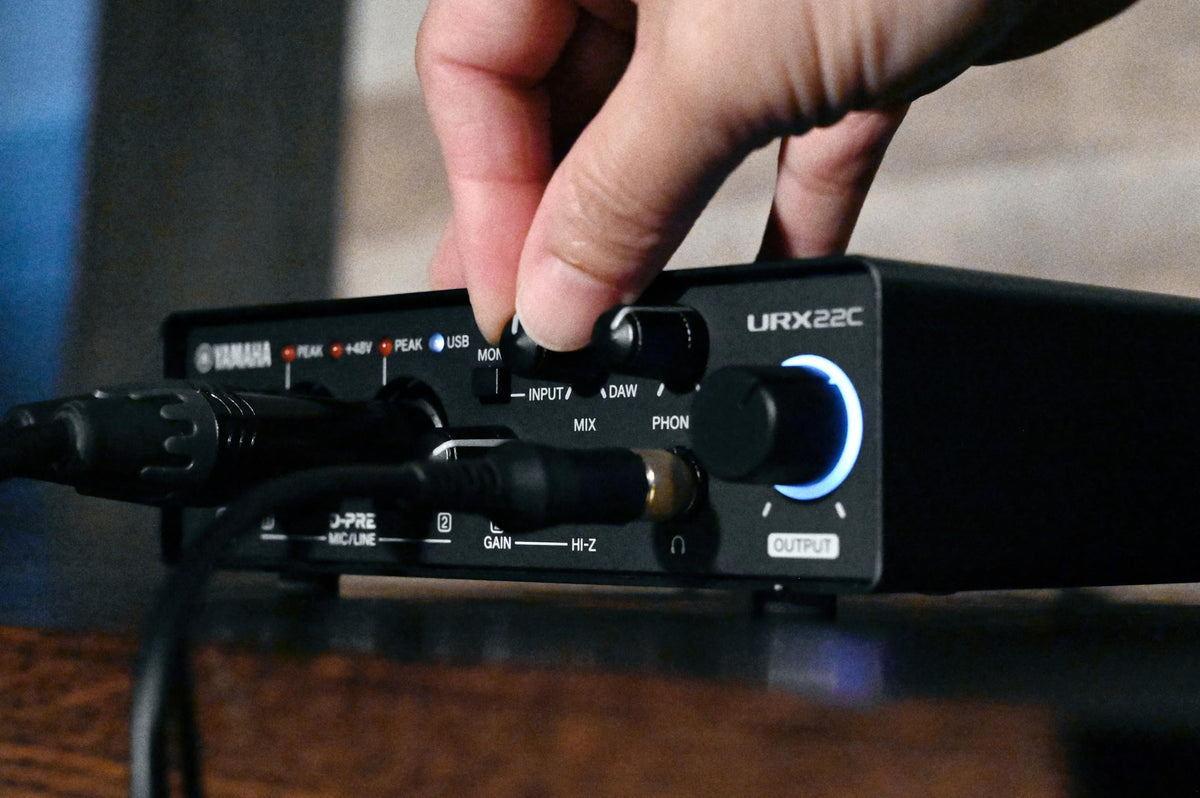 2-in/2-out USB-C Audio/MIDI Interface with 32-bit/192kHz Support, Black S272