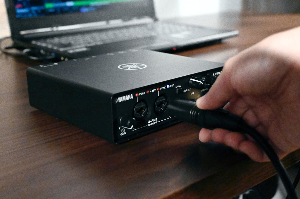 2-in/2-out USB-C Audio/MIDI Interface with 32-bit/192kHz Support, Black S272
